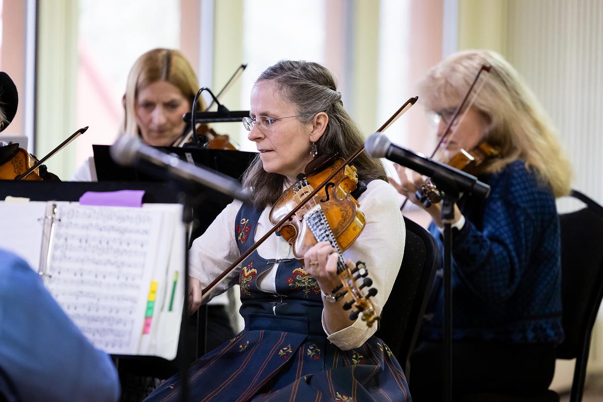 Group of musicians playing Hardanger fiddles