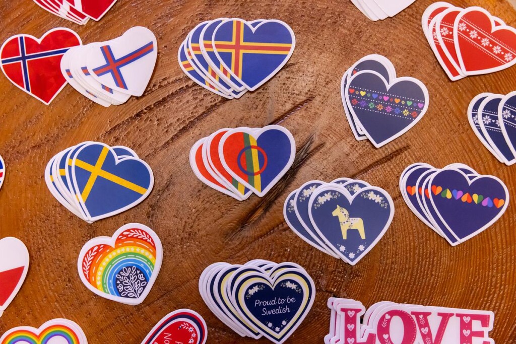 20250315_SB_Norwegian-Heritage-Fest_035-medium Heart-shaped stickers with Nordic flag designs