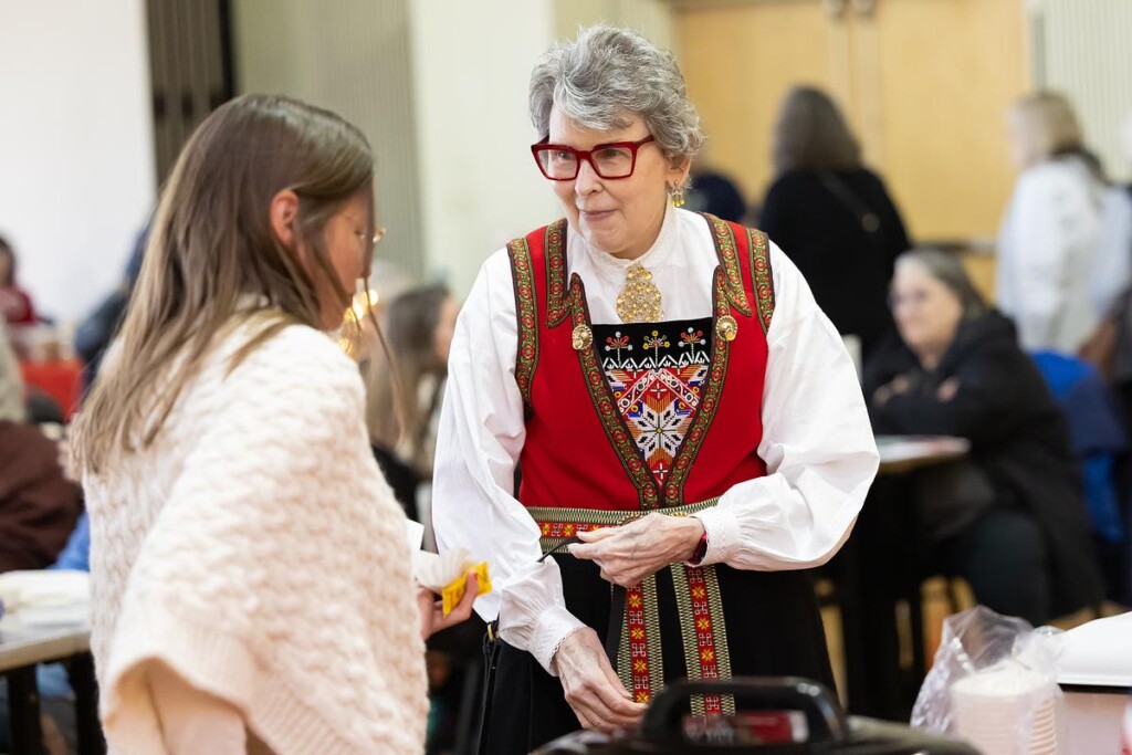 20250315_SB_Norwegian-Heritage-Fest_039-medium Woman wearing bunad greeting someone at the Norwegian Heritage festival