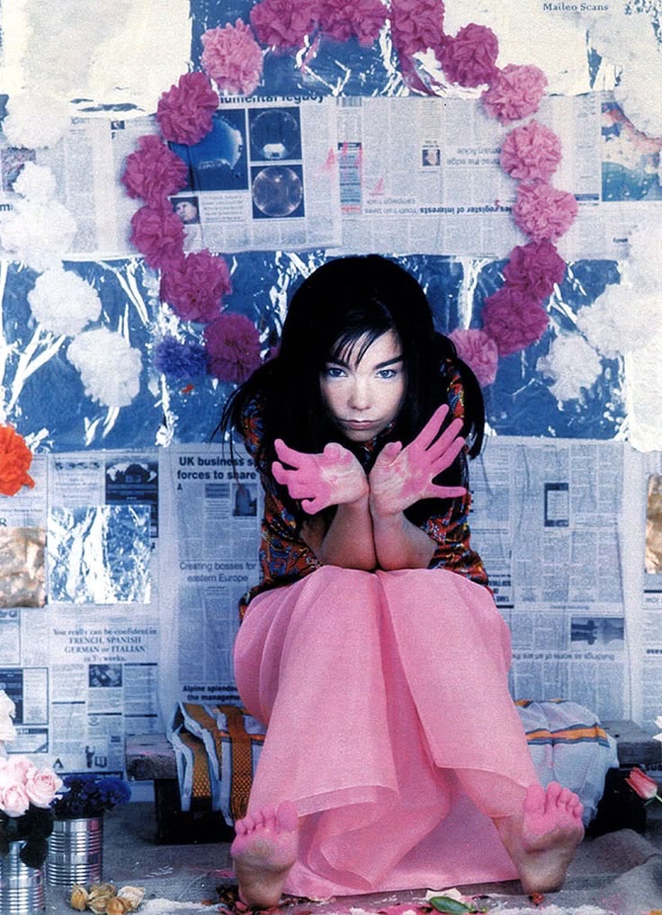 bjonk imagen Bjork wearing pink, showing her hands