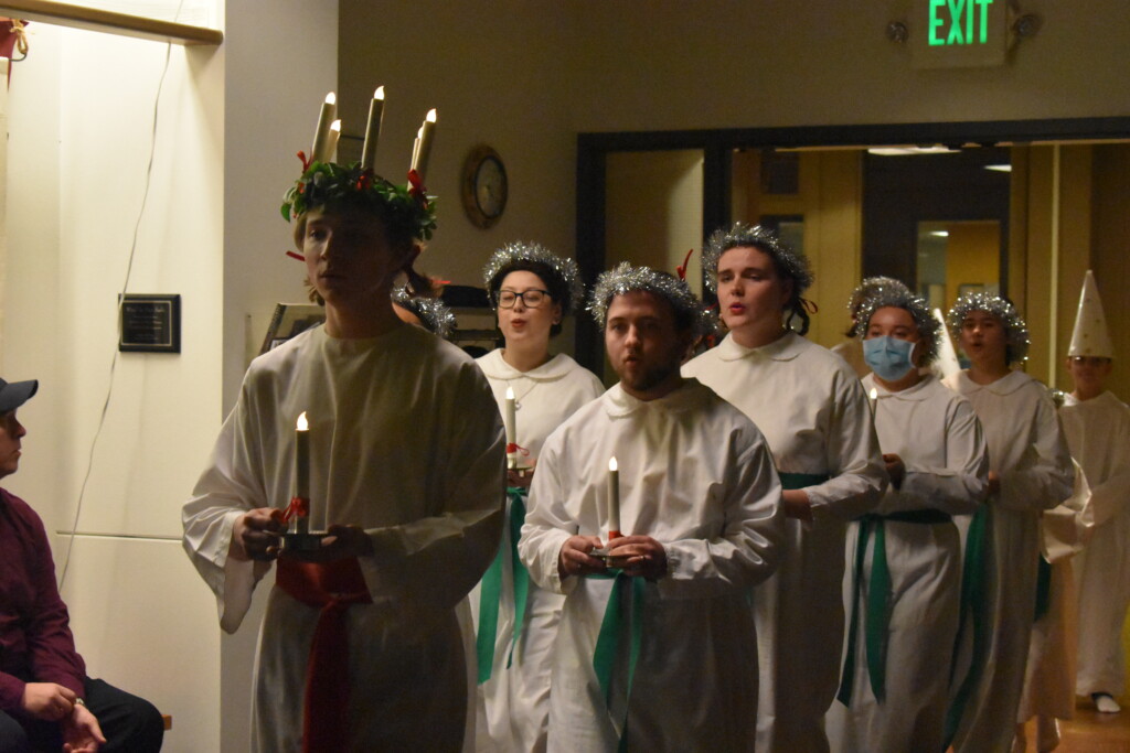 DSC_0271 Students process in for Sankta Lucia