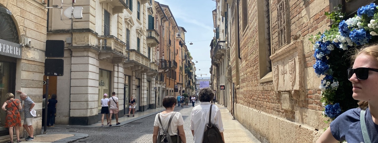 picture of italian street