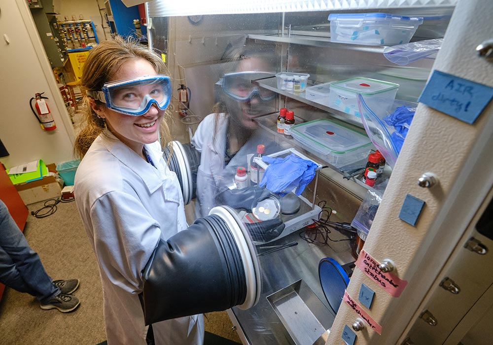Student faculty research on creating better lithium batteries with Prof, Dean Waldow and students Alyssa Bright, Sandy Montgromery, Duncan Haddock and Jackie Lindstrom, Thursday, July 22, 2021, at PLU (Photo/John Froschauer)
