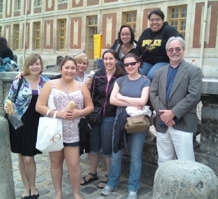 USO Group picture at Versailles USO Group picture at Versailles