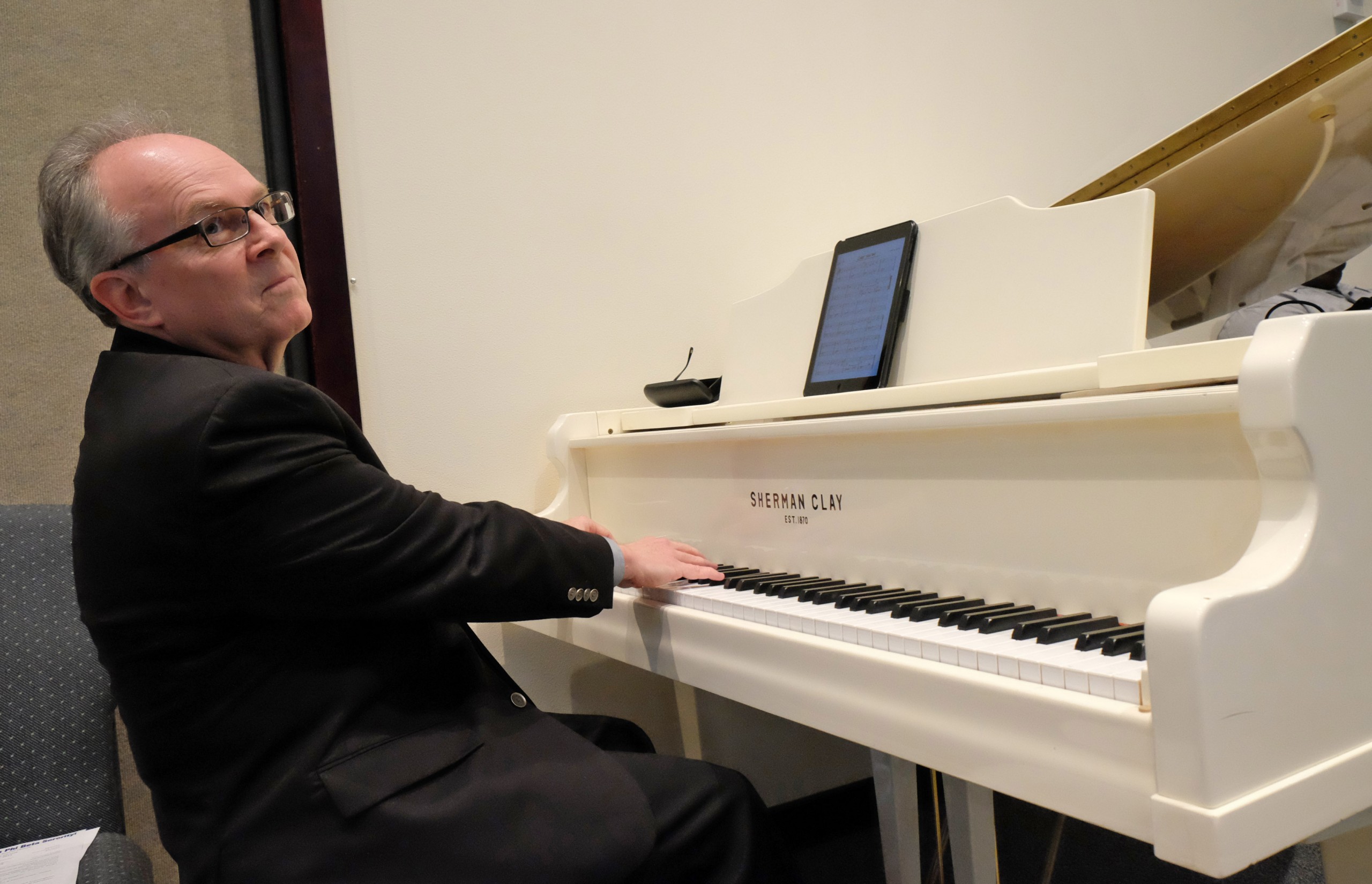 Sound Jazz Trio - David Deacon Joyner playing the piano