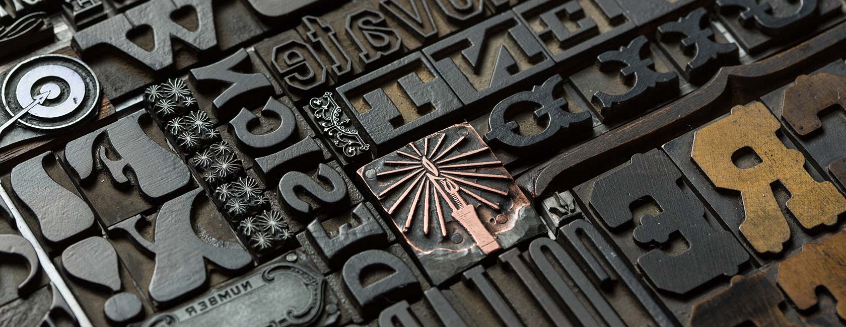 A close up of type from the Thorniley Collection of antique type.