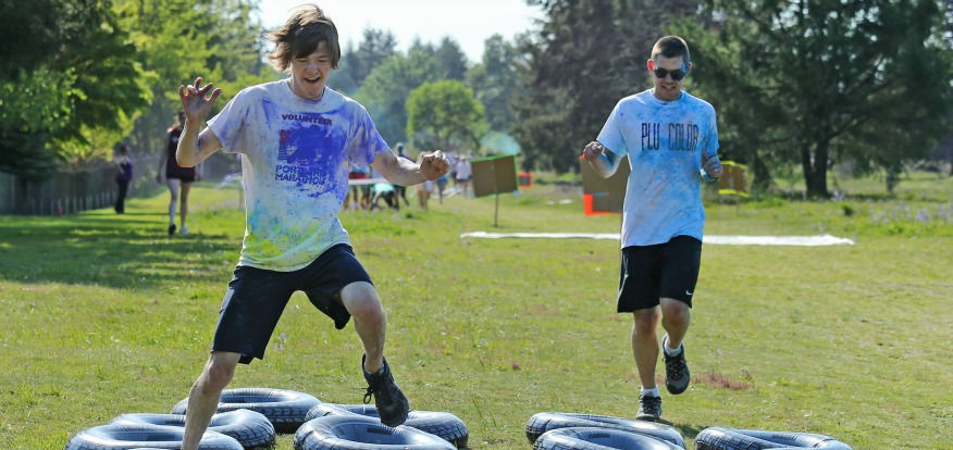 color-run-innertube-jump